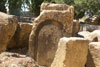 blocchi di pietra con scanalature a U